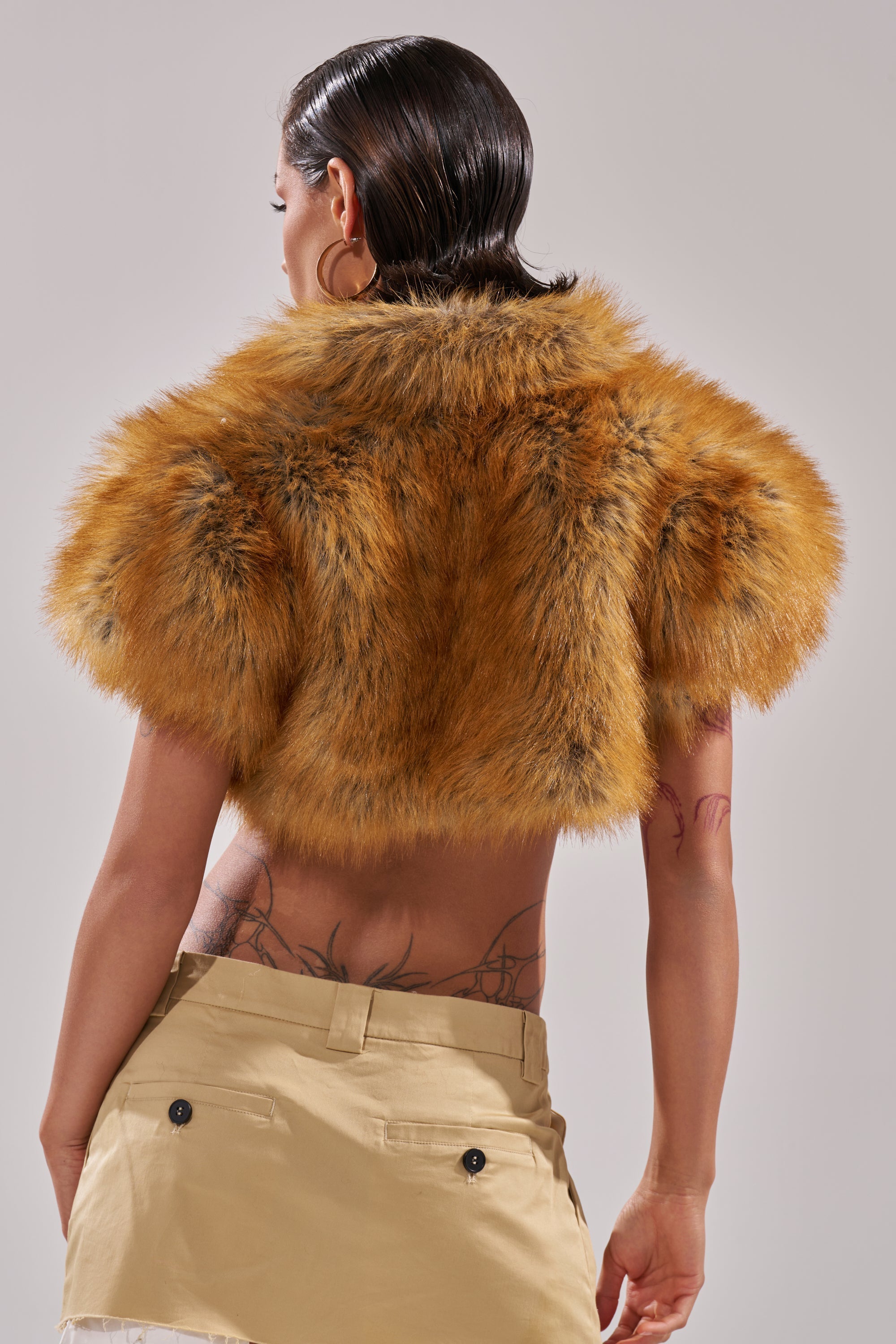 LUXE LIFE FAUX FUR SHAWL IN BROWN